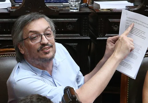 Máximo Kirchner busca legislar proyectos de acuerdos con el FMI en el Congreso