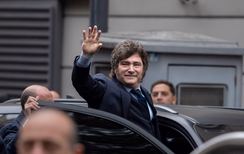 Tras los cuestionamientos, Milei se mantiene en escena: retoma la agenda local e internacional